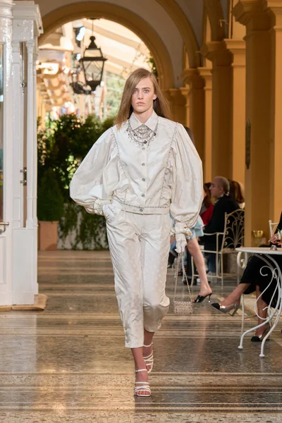 Look 61